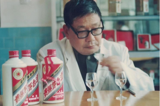 大批韩国游客涌入我国，表面是来旅游，实则看上了我们的白酒？