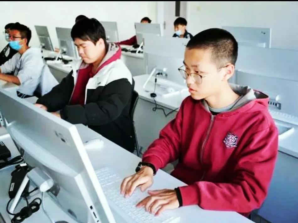 写一篇你的目光为题的作文600字,给你一双慧眼作文