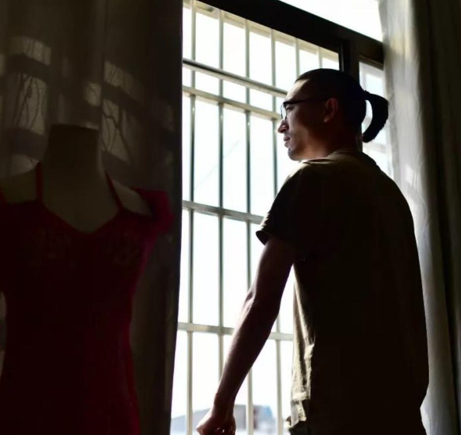 90后卖内衣男,90后小伙迷上女式内衣