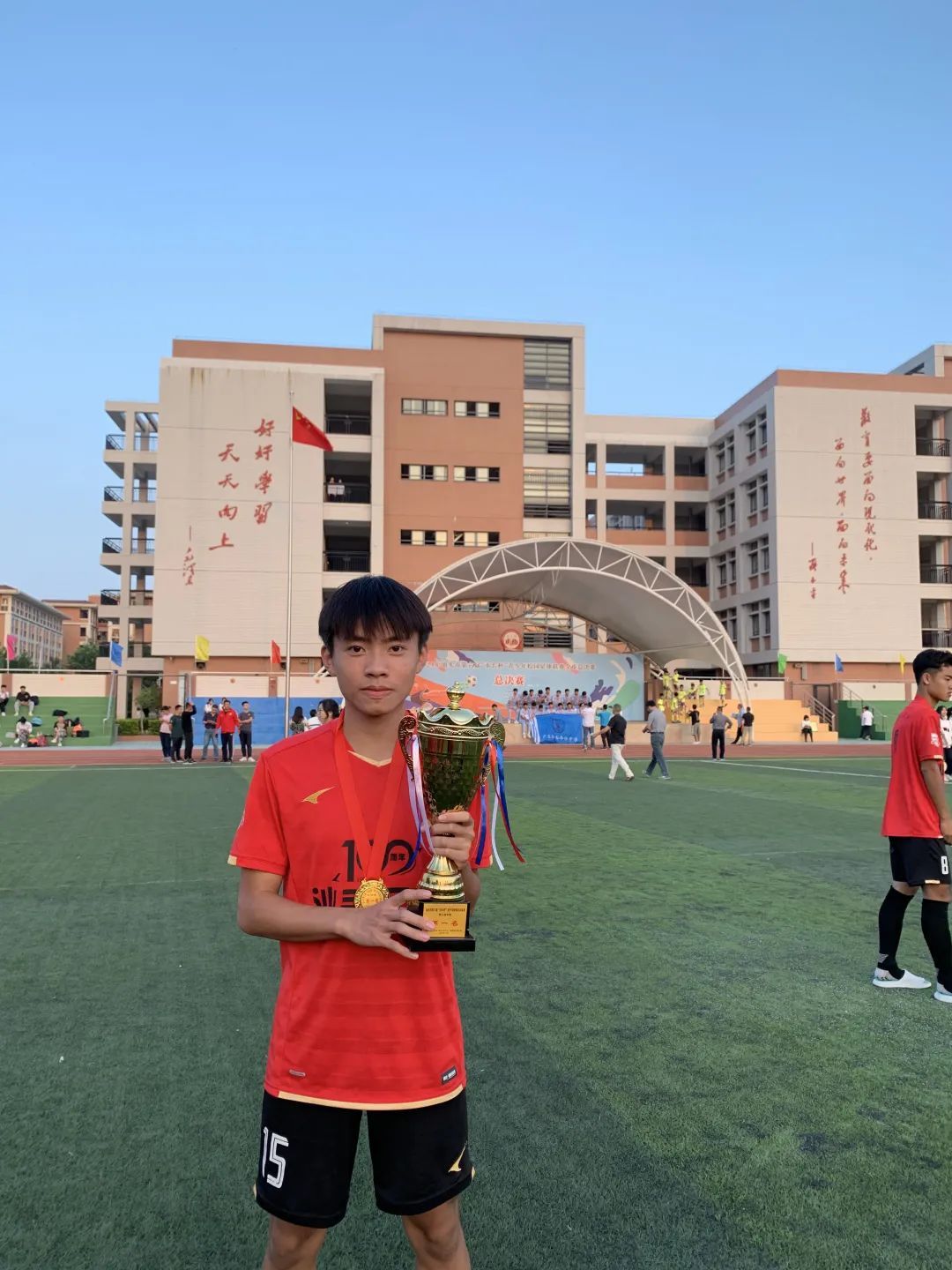 校园足球|汕头市第二中学黄鑫跃、郑铠敏：只有团队的赢才是赢