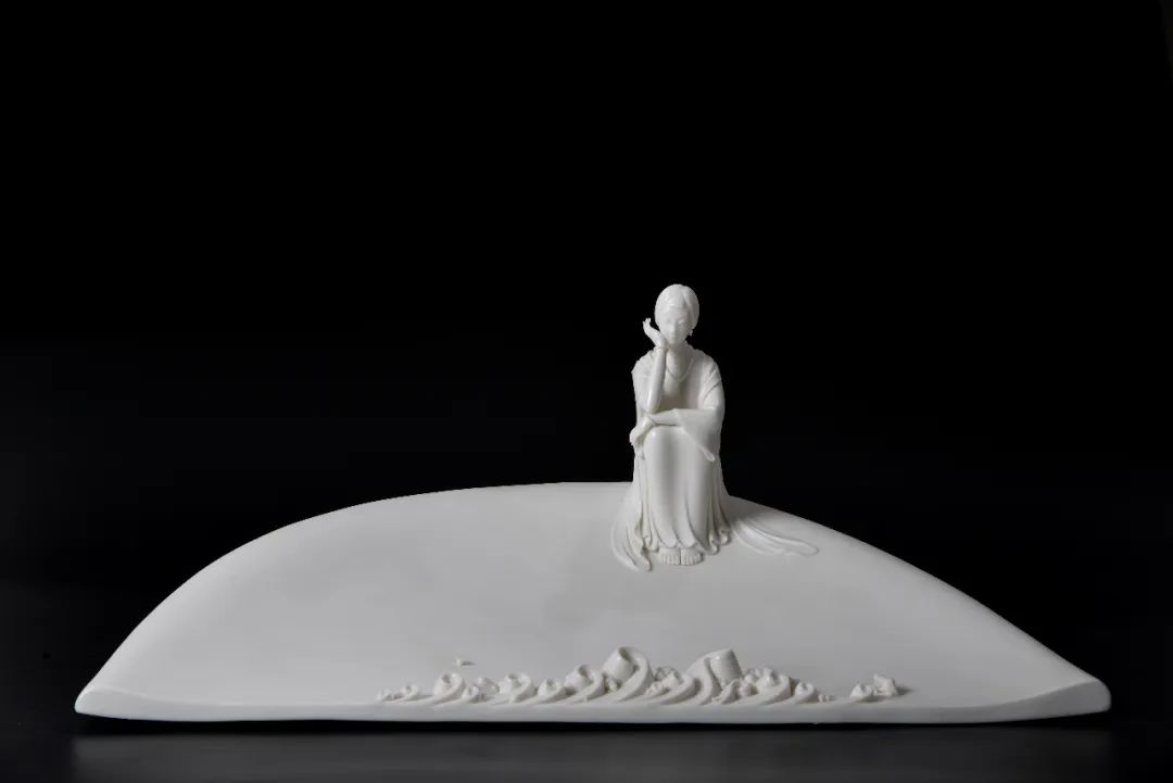 “最美中国白”拍出1633万天价，背后的神秘男人火了