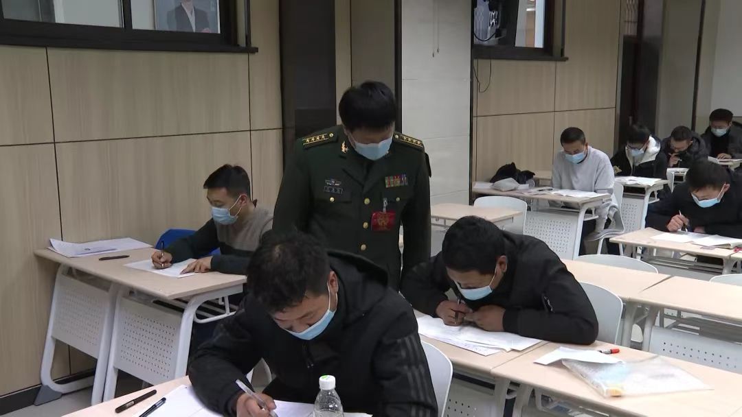 军队文职转正后真的有9000吗,军队文职管理岗一进去就有9000吗