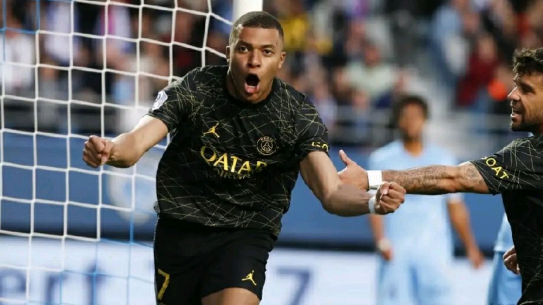 大巴黎3比2胜莱比锡梅西集锦,梅西世界波助大巴黎逆转图卢兹