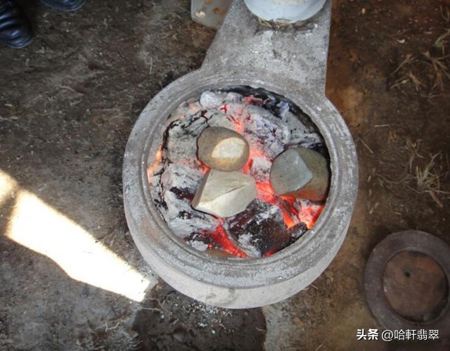 火烧黄金可辨真假，那火烧翡翠能不能辨真假？