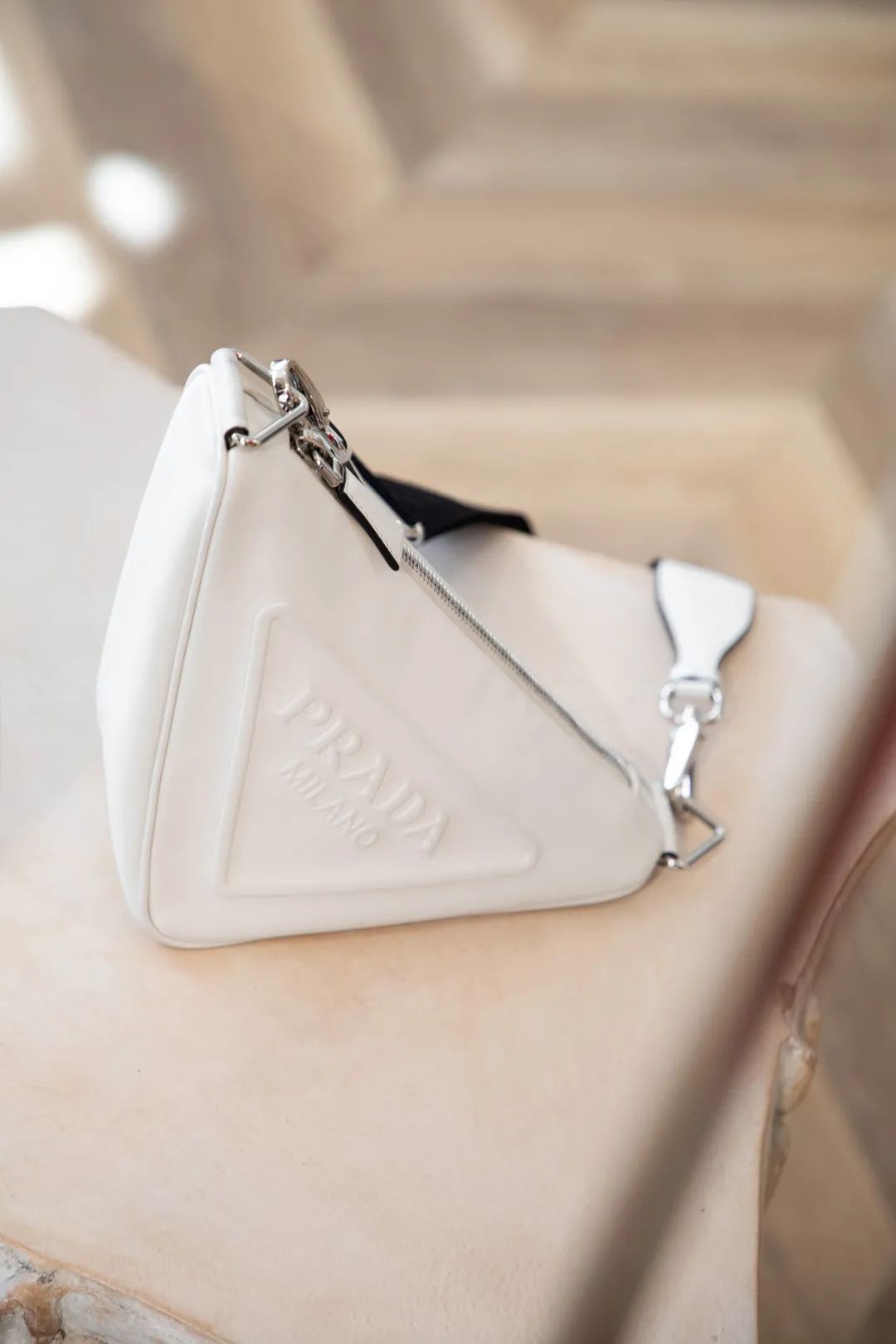 prada目前最火的包,prada经典款包真假