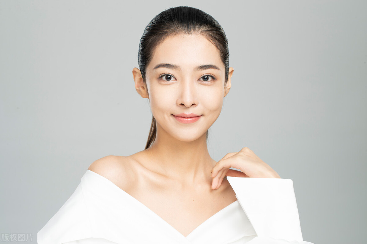 洗面奶精华液水乳液的正确用法,护肤精华液的正确用法