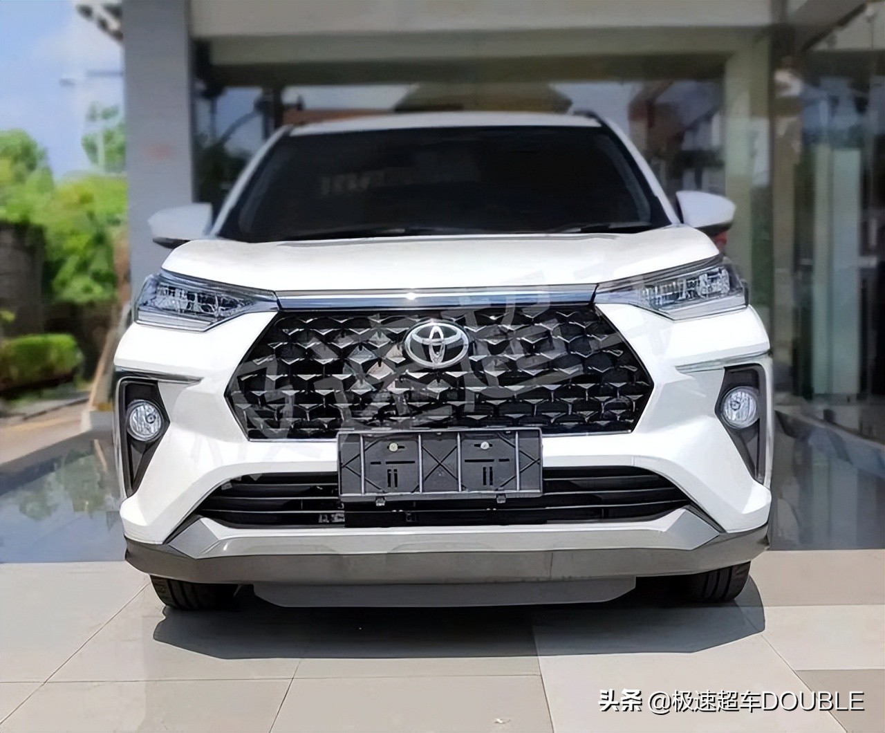 丰田五菱宏光最新价格,全新五菱宏光v七座1.5排量落地价