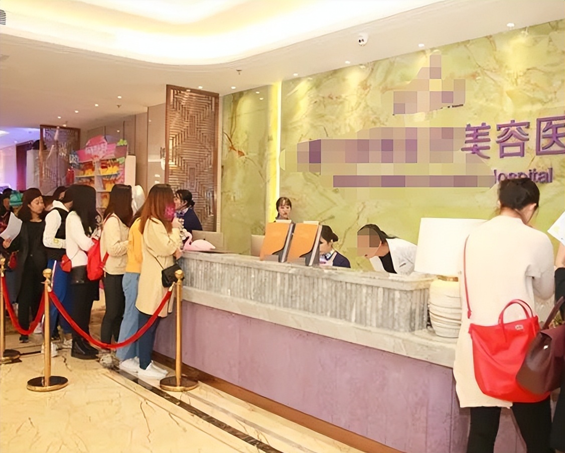 22年女子*款贷**5万，想整成舒淇，结果变小猪佩奇，医院退款赔1万