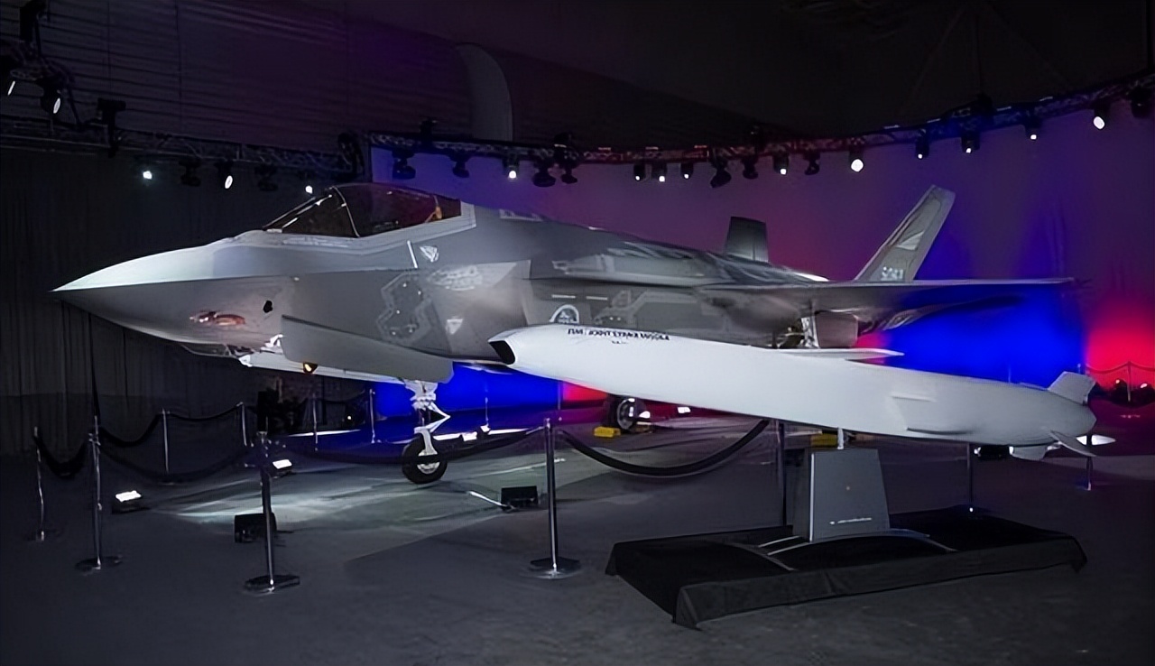 美国闪电航母在哪演习,美国闪电航母还在黄海演习吗