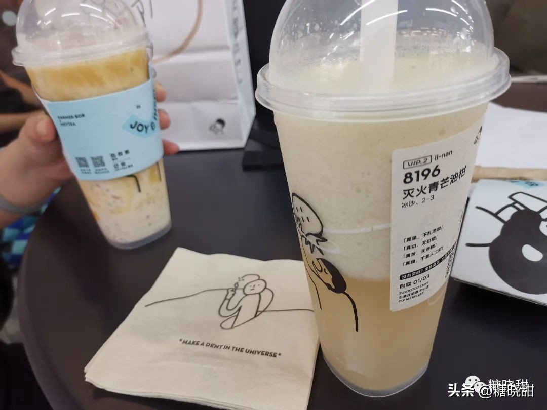 喝了十个品牌，三十款奶茶，终于找到了夏天的“解药”