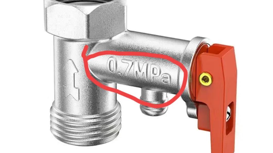 电热水器厨房有热水卫生间没热水,电热水器使用时不断电了什么原因