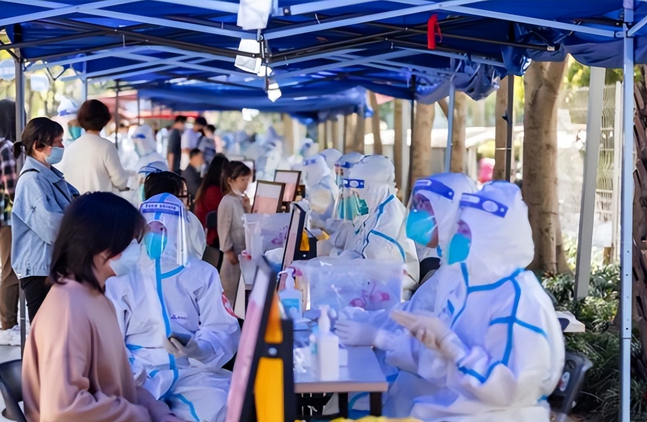 三年疫情狂赚222.8亿，男人靠“国难财”登顶富豪榜，网友：该