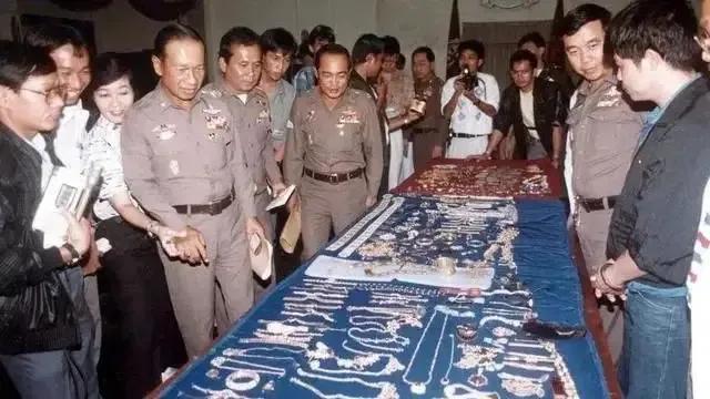 一颗钻石引起的惨案,一颗钻石引发的国际大案