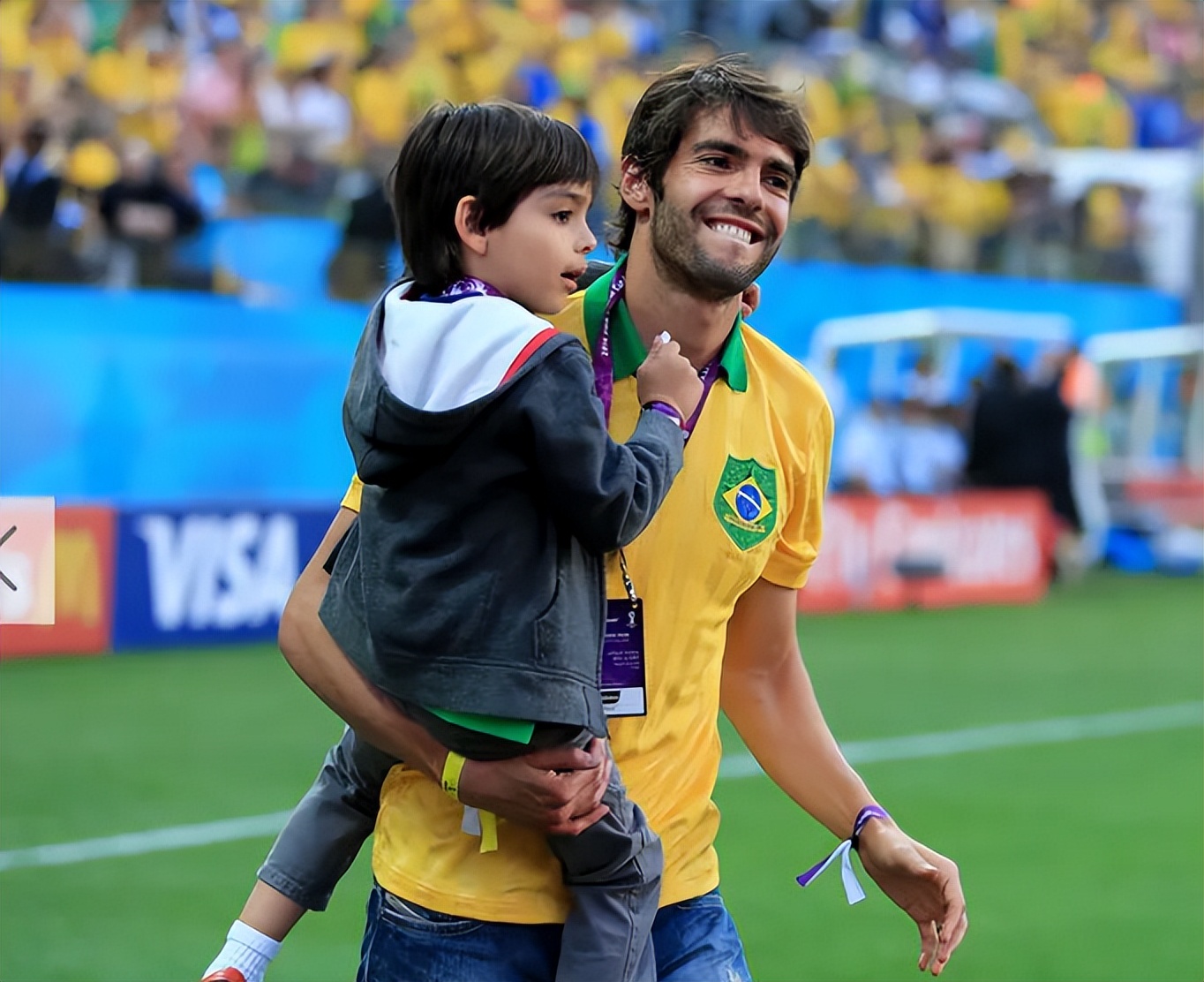 足坛帅哥卡卡哪里人,足坛帅哥卡卡迪巴拉