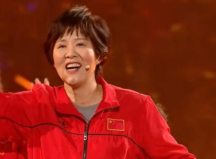 现实中的郎平和夺冠中的郎平,郎平为什么被称为传奇人物