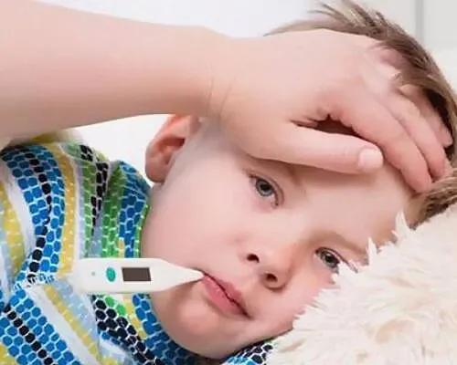 宝宝发烧吐没精神怎么回事,孩子发烧好了没精神怎么回事