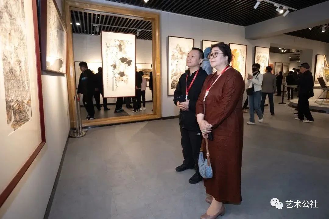 “与时代同行—中国书画名家走进榆阳学术邀请展”在陕西榆林开幕