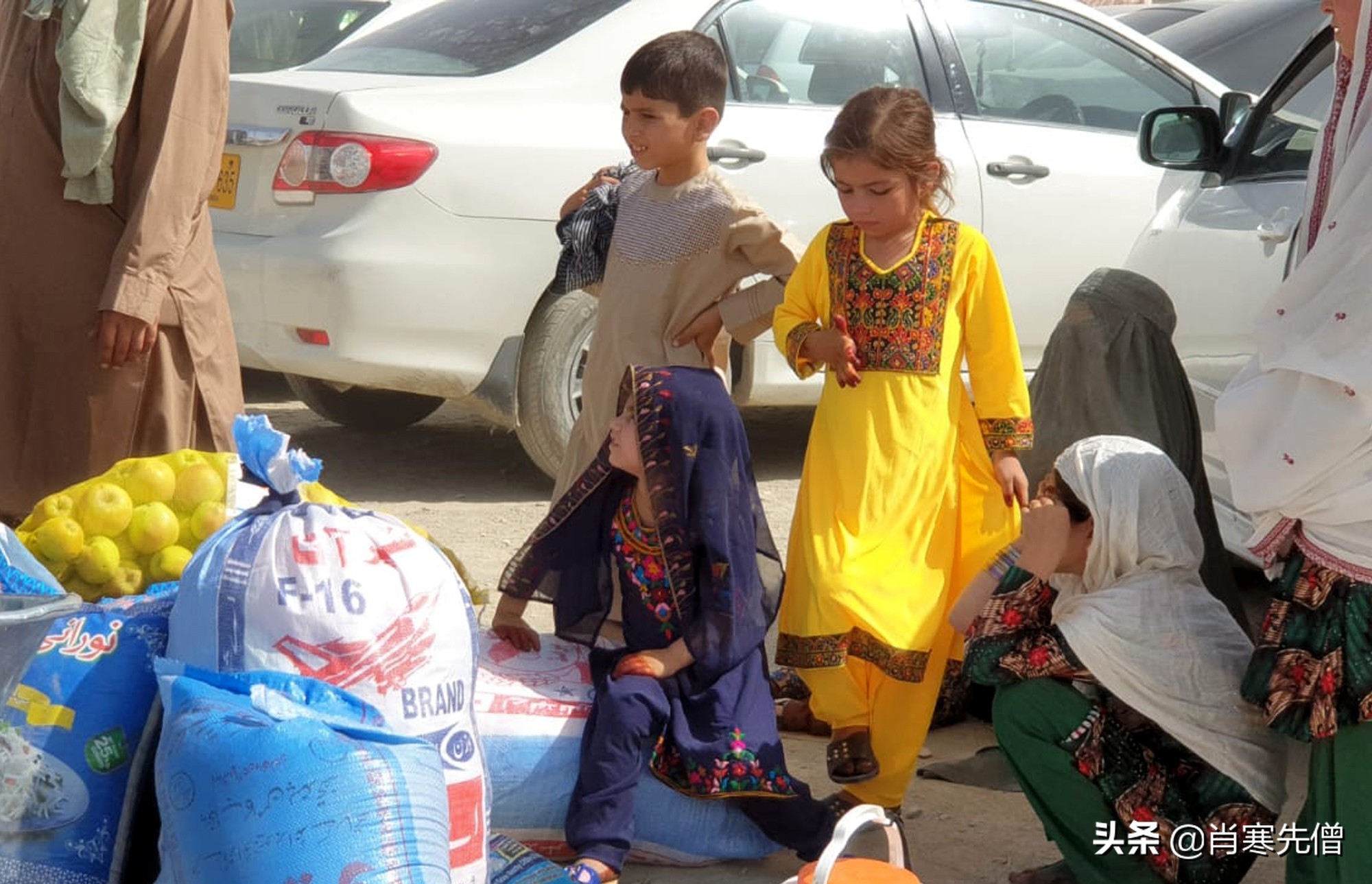 巴基斯坦老丈人太节俭,中国女婿花500元买羽绒服感动得语无伦次