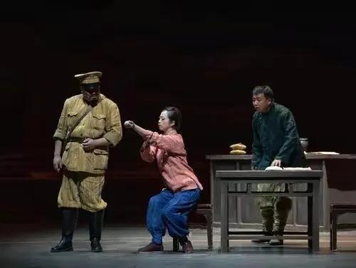 当舞台落幕时你必须站在中间,当人生落幕