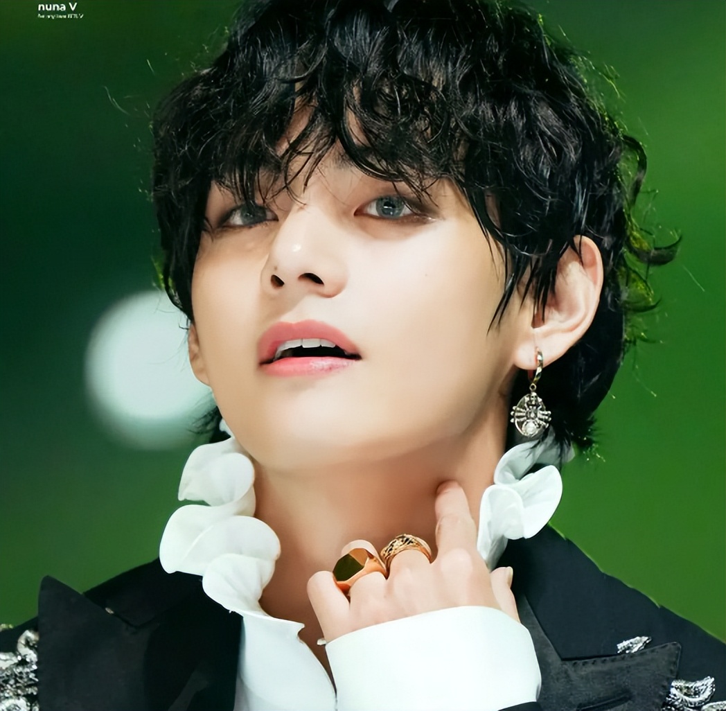 金泰亨solo专辑由闵熙珍制作,金泰亨提及郑秀晶视频