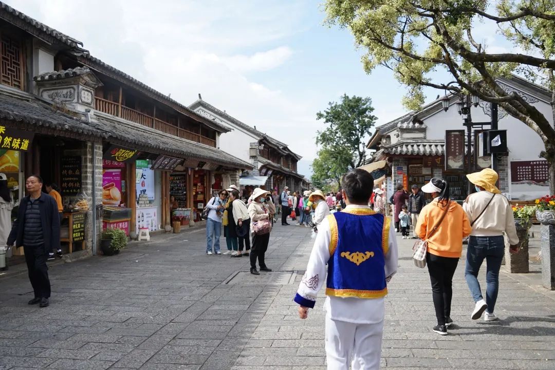 小黑带你看世界的直播间,小黑在直播间