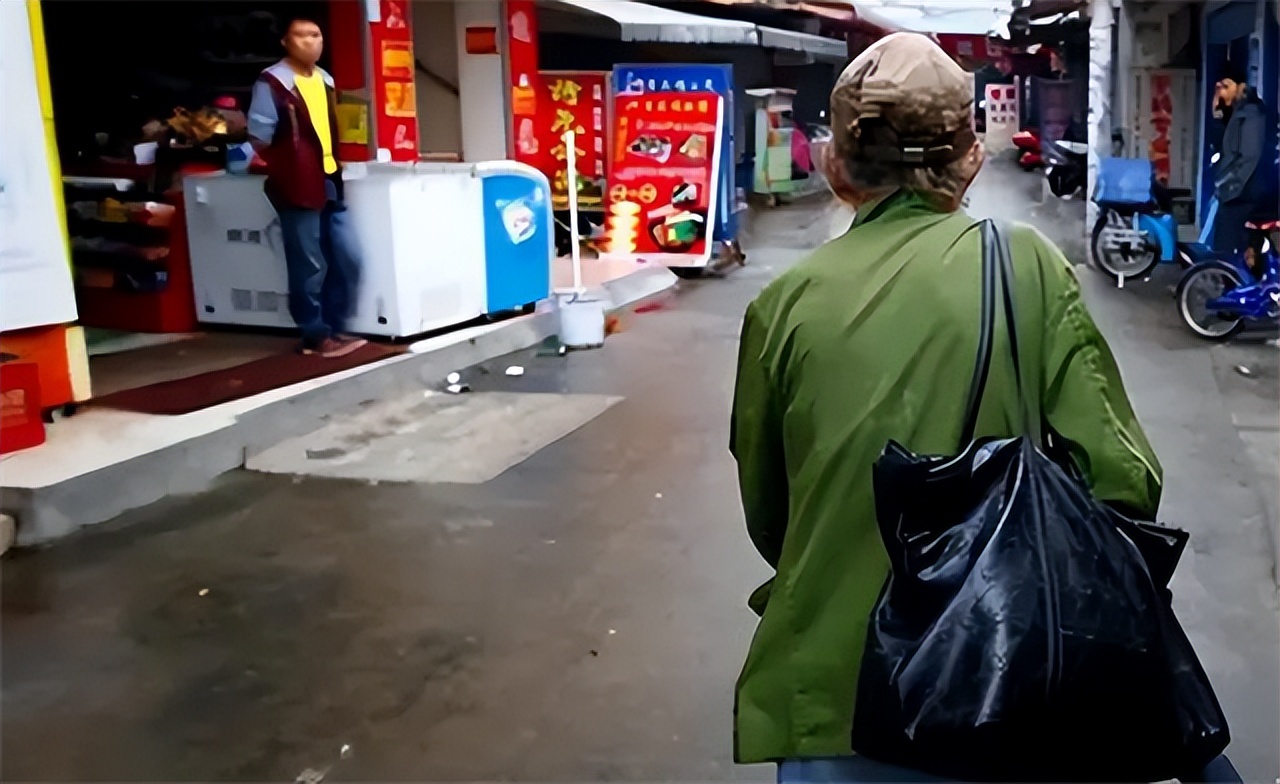 李继胜：87岁的他当“裸模”20年，与24岁女孩同住，子女都不来往