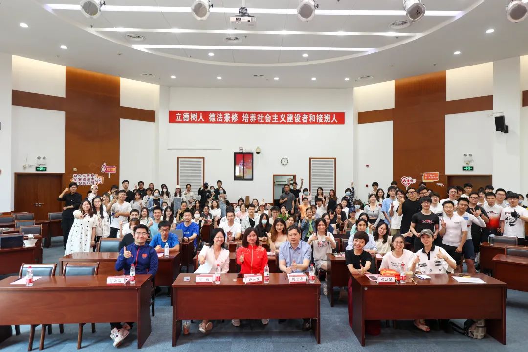 青春“骑”迹一往无前奥运冠军携手上海体育宣讲团走进华政