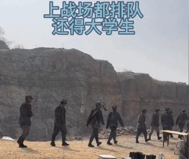 大学生进剧组当群演引热议,大学生进剧组当群演演技炸裂