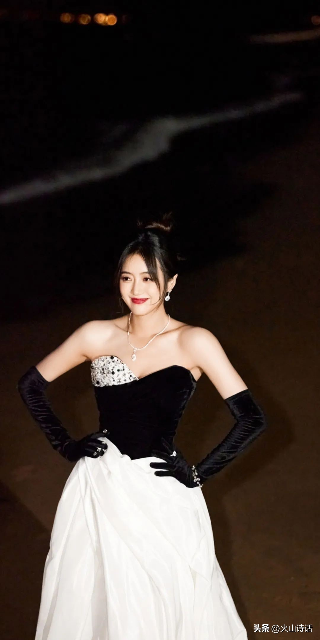 王梓薇：95后小花中的一颗新星，写真很甜很甜啊，太爱了！