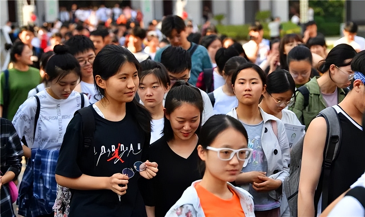 高考填报志愿女生选择什么专业好,高考女生志愿选什么专业比较好