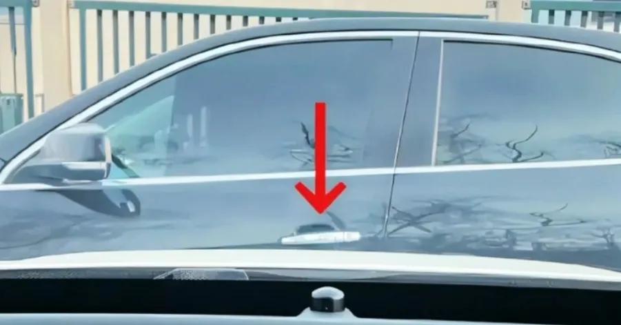 车门把手的四个按键是干嘛的,车门里面把手上的按钮功能介绍