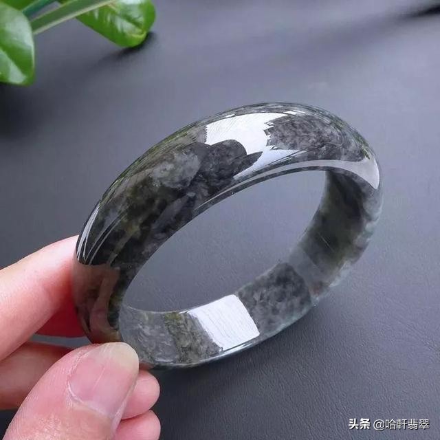 水墨玉与乌鸡种翡翠的区别,乌鸡料翡翠和青花玉的区别