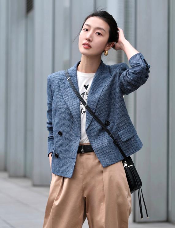 内搭西装搭配什么裤子好看,宽松西装外套怎么搭配牛仔裤好看