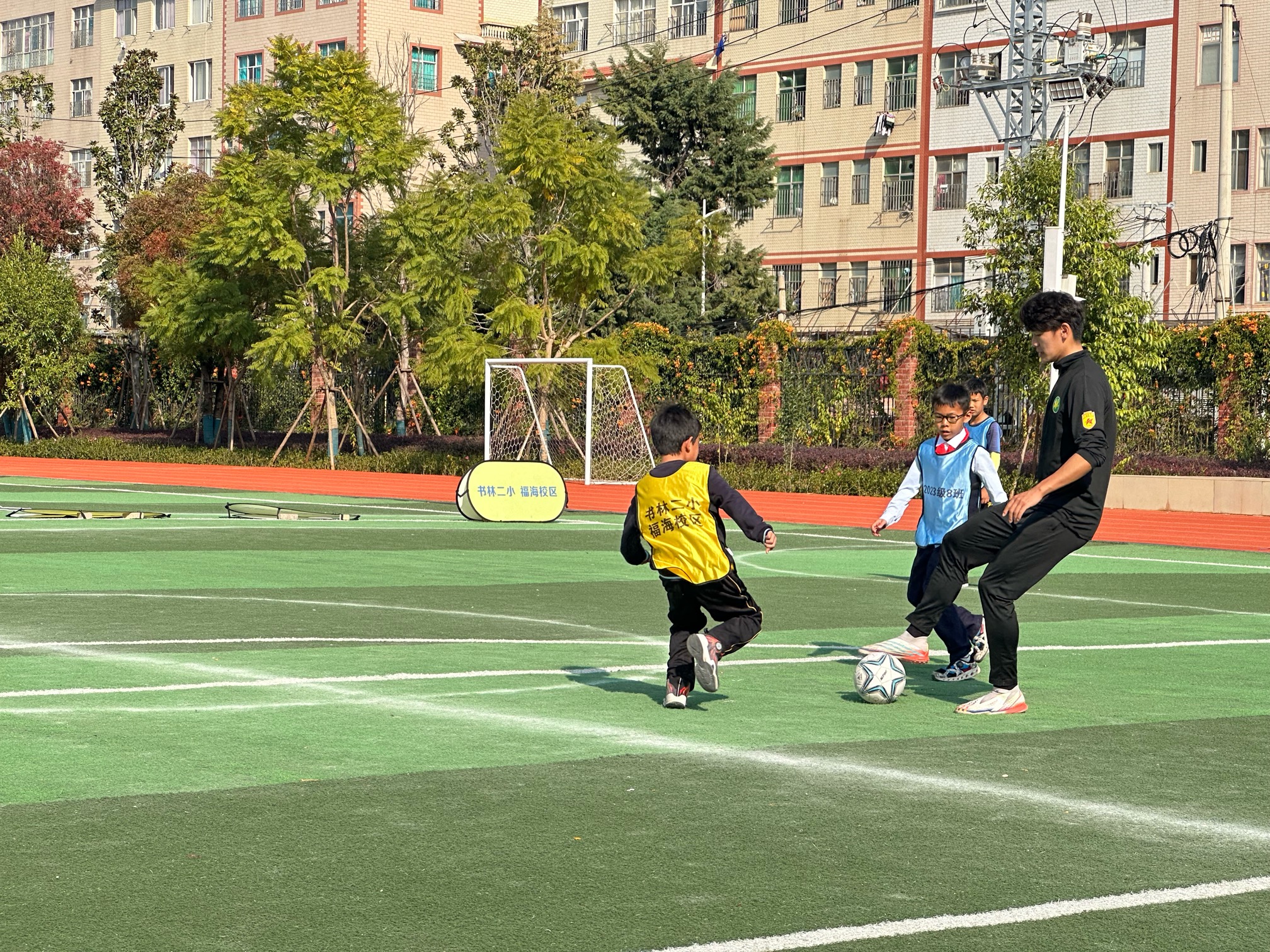 中超球员走进校园,中超云南籍球员