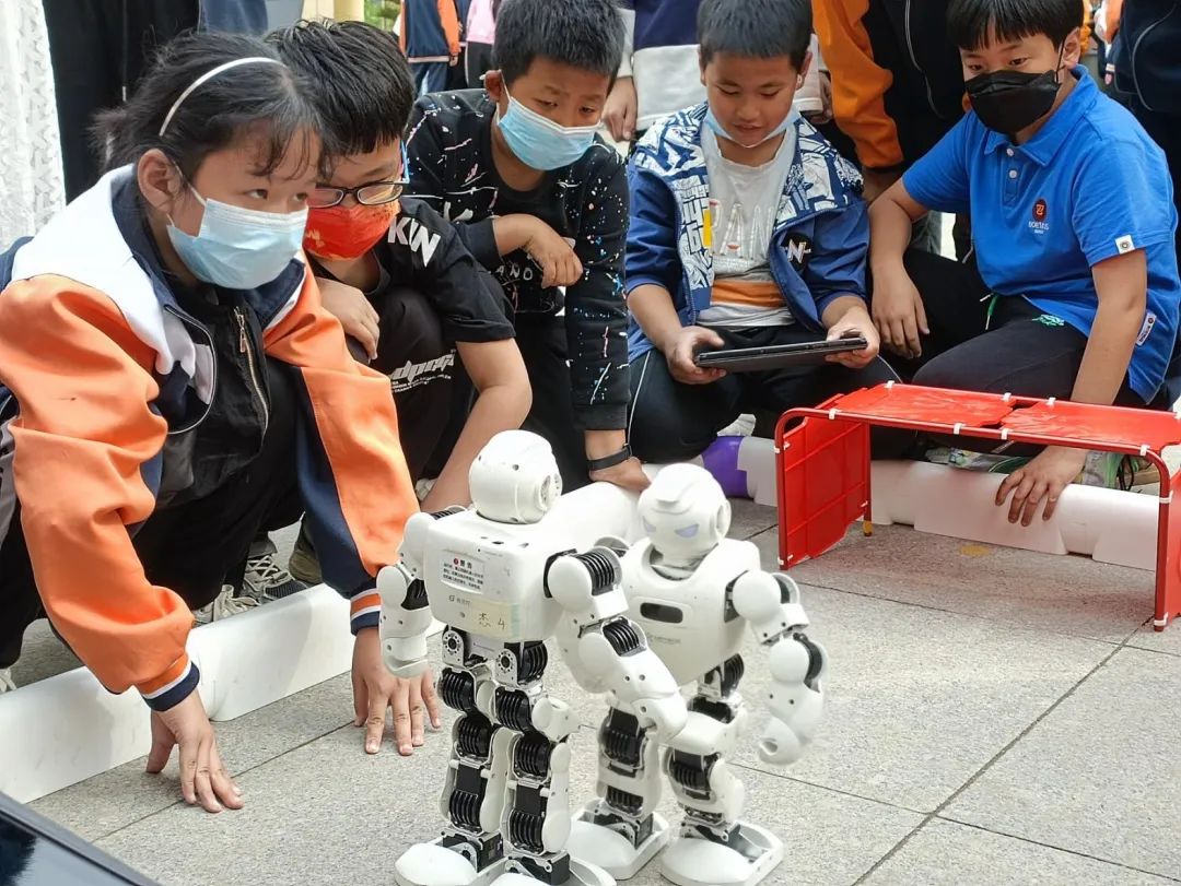 校园变身“科技王国”，激活师生的科技DNA