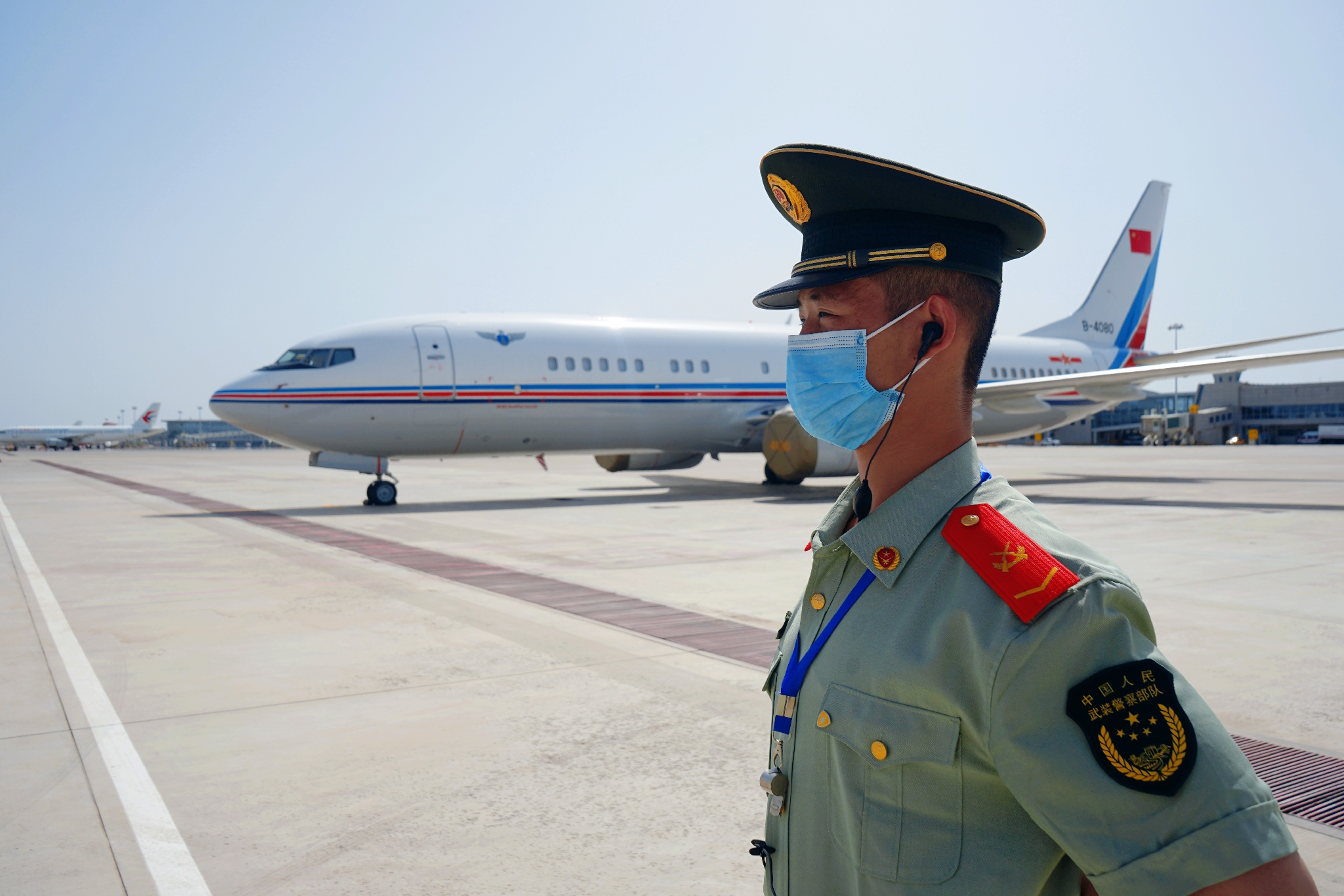 致坚守岗位的大白,致敬一线工作的大白