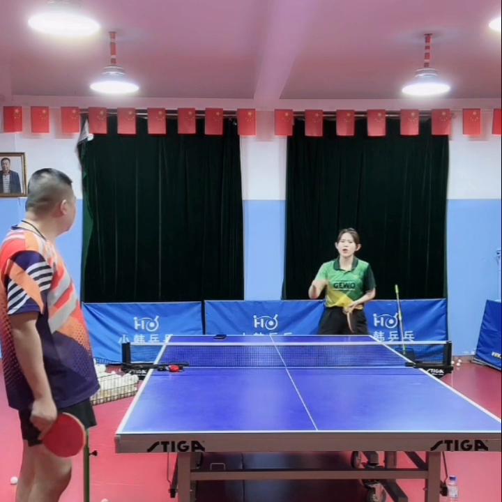 怎样接好勾手侧上旋球,勾手发球怎么接侧下旋转