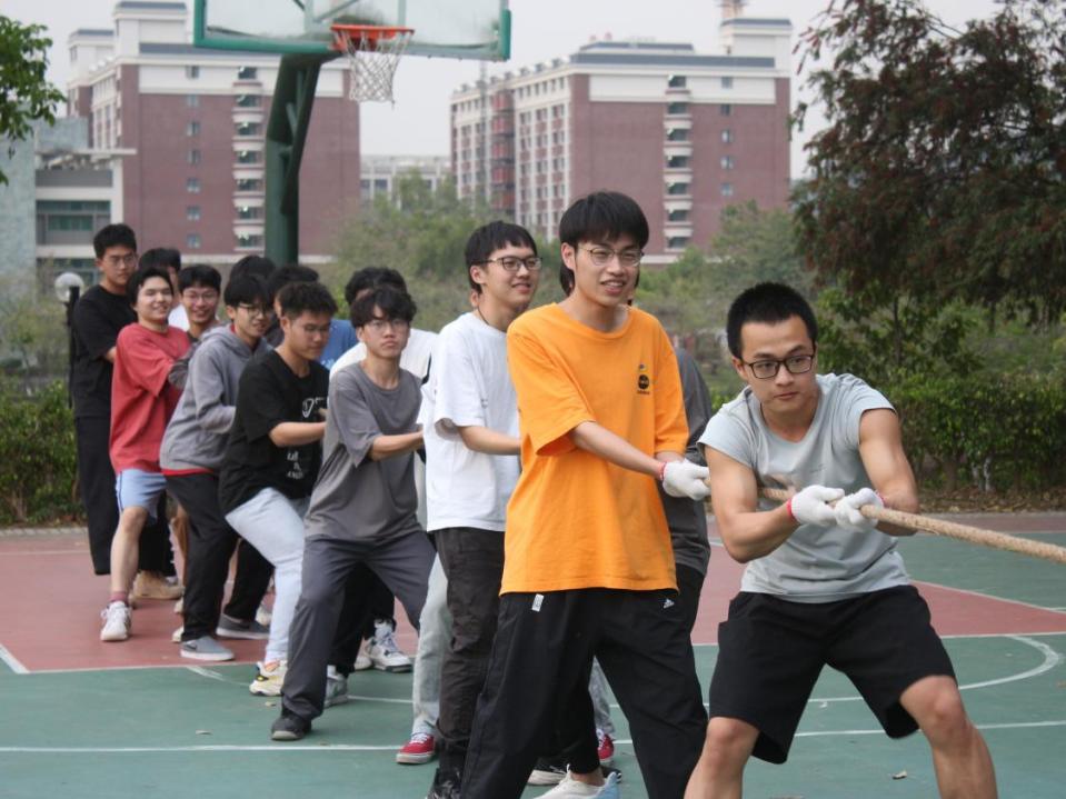 广州华立学院礼仪,广州华立学院外国语学院怎样