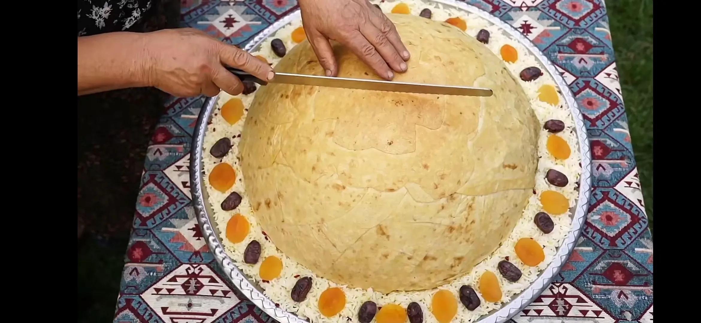 鸡腿手抓饭最正宗的做法,新疆锅巴抓饭的正宗做法