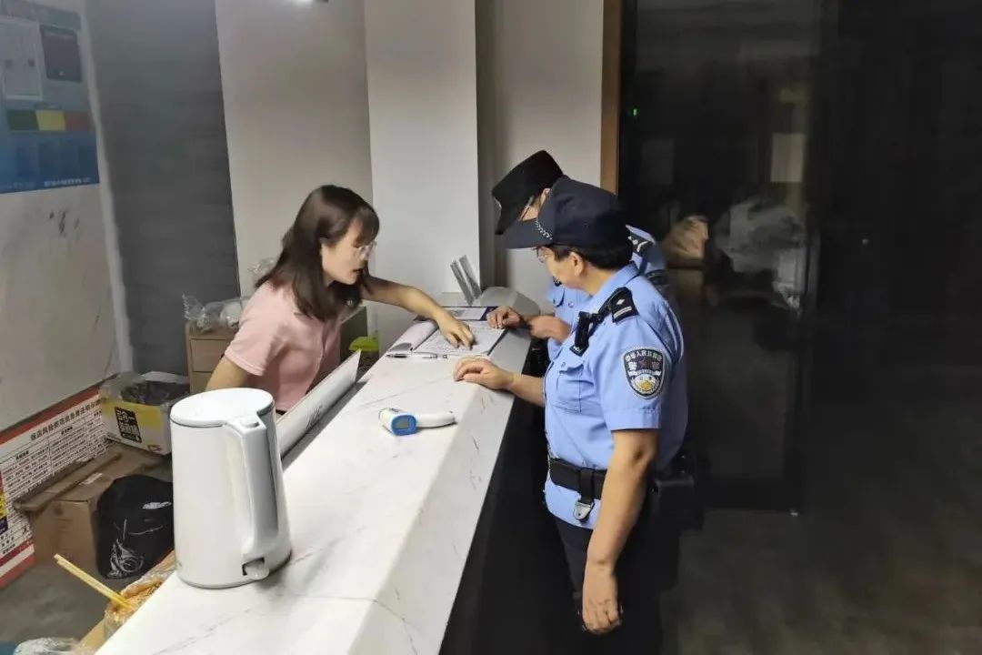 夏季治安打击整治“百日行动”丨尽锐出战!河南洛阳公安全力开展夏夜治安巡查宣防第二次集中统一行动