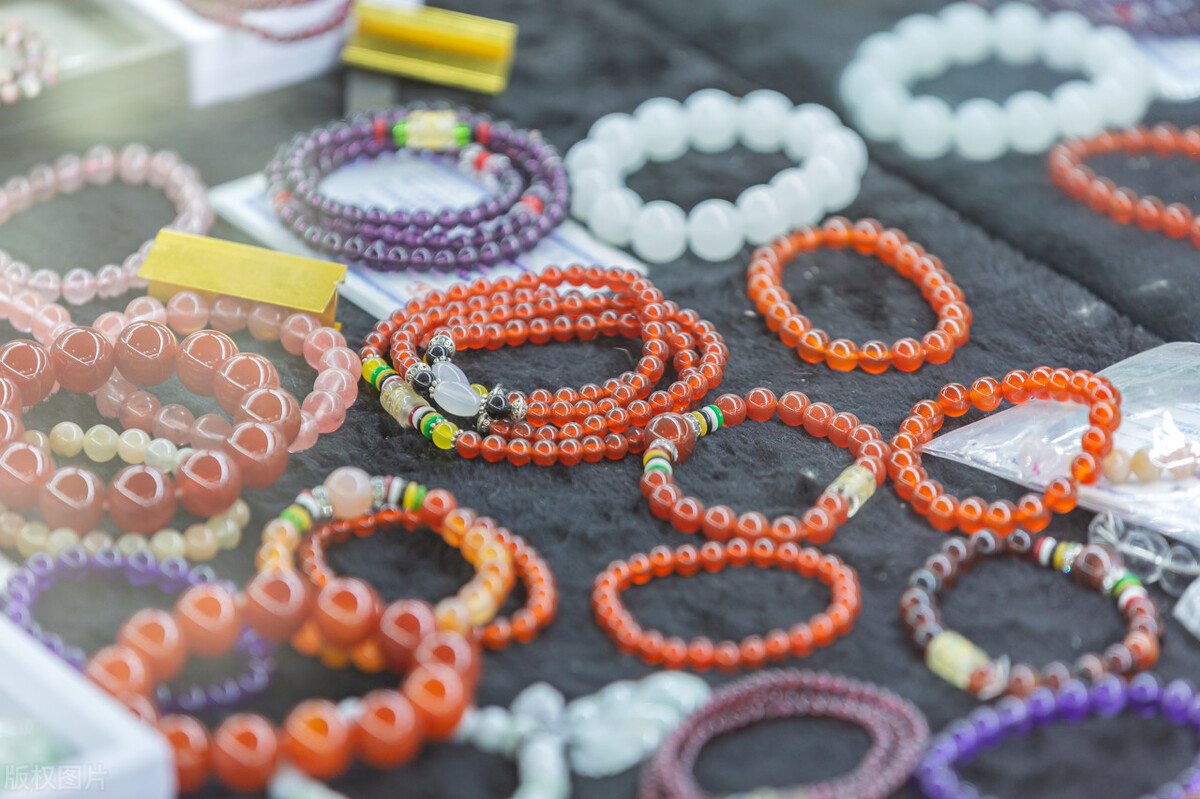 现在的小学生都开始盘手串了吗,小学生盘的是什么串