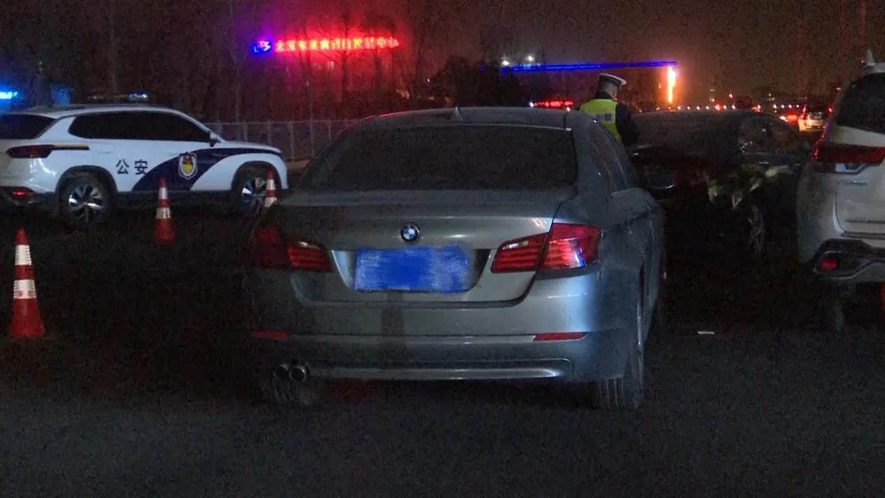 太原：戒酒助兴“犯车瘾”一脚油门坑了朋友和自己
