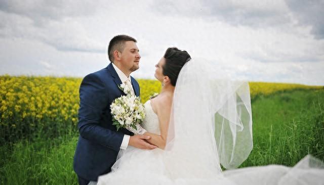 我32岁还是黄花闺女，新婚夜弄脏湿5次床单，老公却说他不介意！