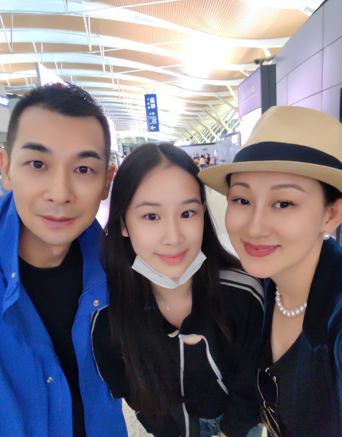 娱乐圈送娃,明星带小孩上学