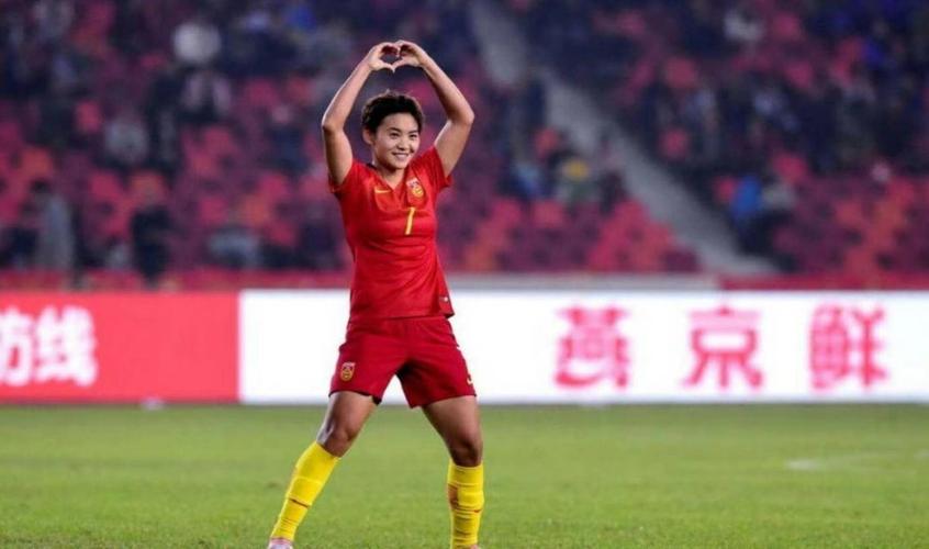 风雨彩虹铿锵玫瑰作文700字,风雨彩虹铿锵玫瑰观后感