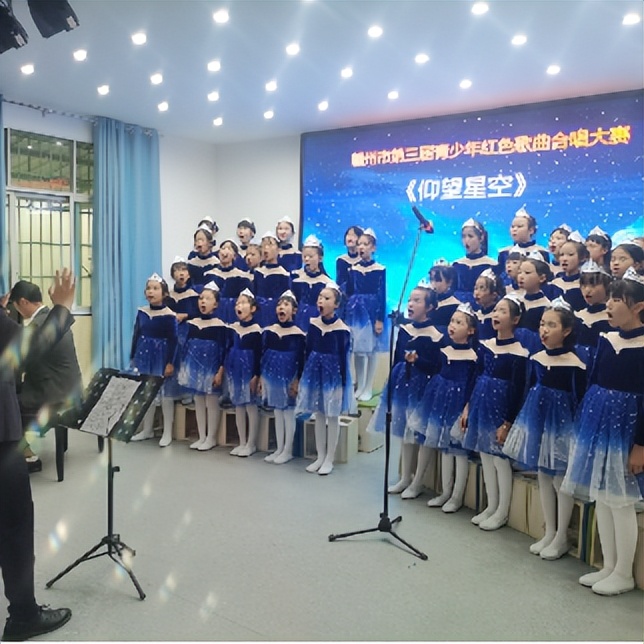 南康赤土民族小学,南康区赤土民族中心小学六年级
