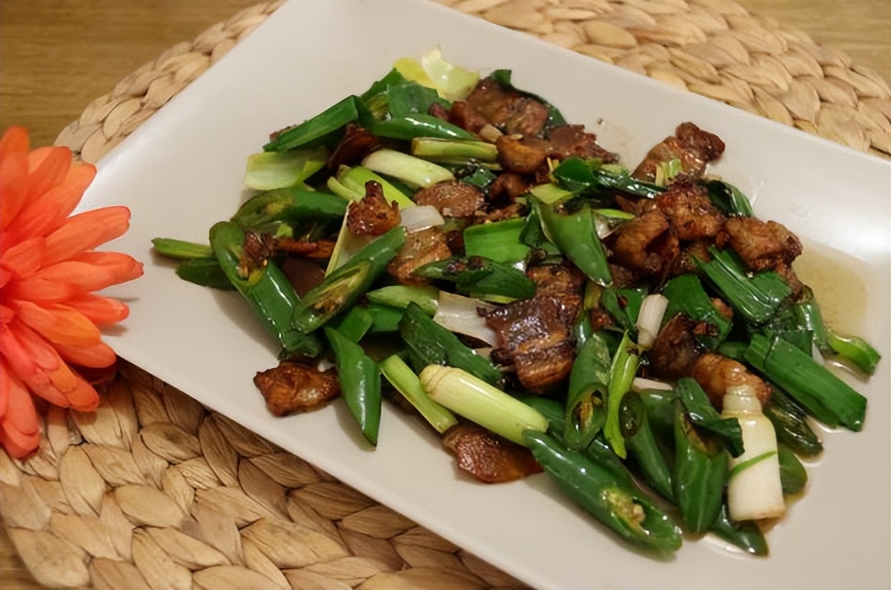 一般做菜是先热锅还是先放油,做菜是冷锅放油还是热锅放油