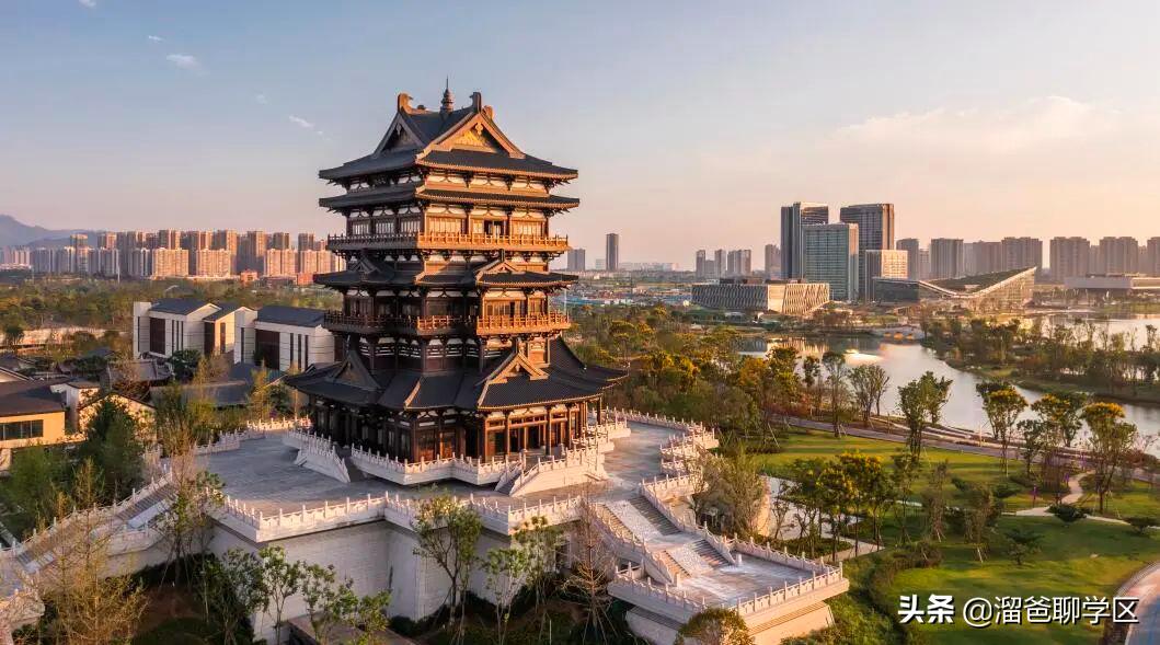 乘着大运会这缕“东风”，应该没有谁比东安湖还快