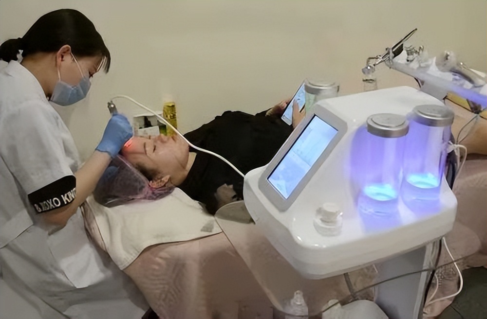 鼻子毛孔堵塞凸起有油脂粒,鼻子毛孔粗大有油脂粒怎么办