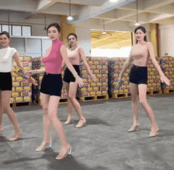 大胆椰树！谁给你胆子搞擦边的？哦，是我们呀…